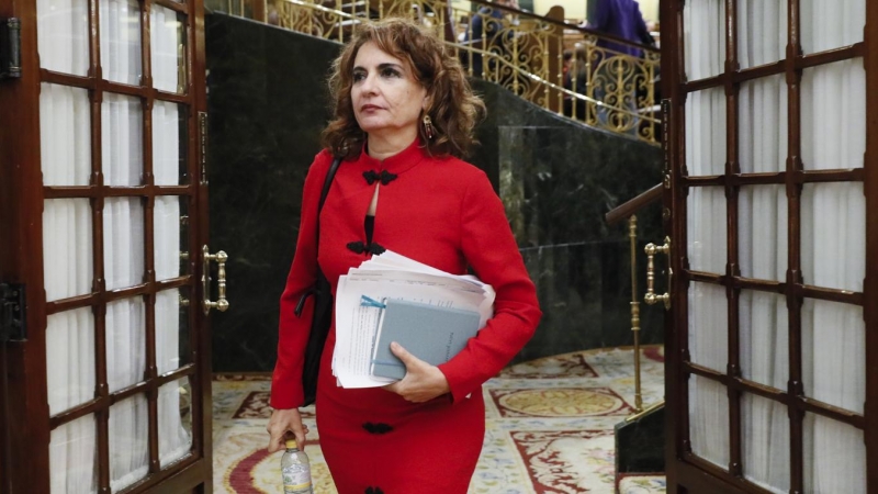 La ministra de Hacienda, María Jesús Montero, tras la sesión de control del Gobierno celebrada el pasado miércoles en el Congreso en Madrid.