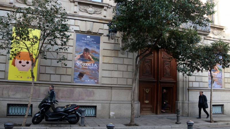 Exterior del Palau Martorell, convertit en centre expositiu, al carrer Ample de Barcelona