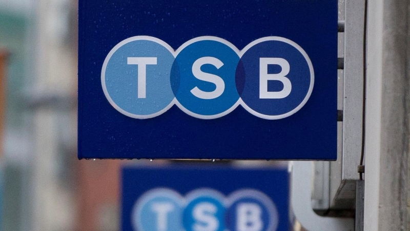 El logo del banco TSB en una de sus sucursales en Londres. REUTERS/Neil Hall