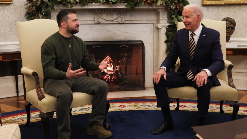 El presidente ucraniano, Volodimir Zelenski, junto al líder estadounidense, Joe Biden, en su encuentro en Washington, a 21 de diciembre de 2022.