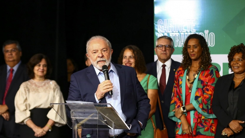 Lula da Silva, presidente electo de Brasil, presenta la mayor parte de su futuro gabinete