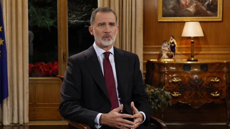 Felipe VI pronuncia su tradicional discurso de Nochebuena, en el Palacio de la Zarzuela (Madrid), a 24 de diciembre de 2022.