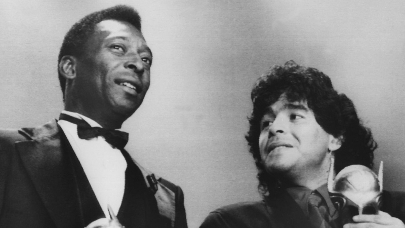 Pele y Maradona reciben sendos 'Oscar del Deporte', en una gala en Milán en marzo de 1987. E.P./dpa