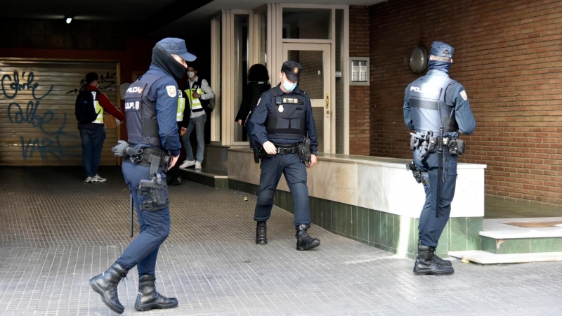 Agentes de la Policía Nacional a 14 de febrero de 2022 en Catalunya