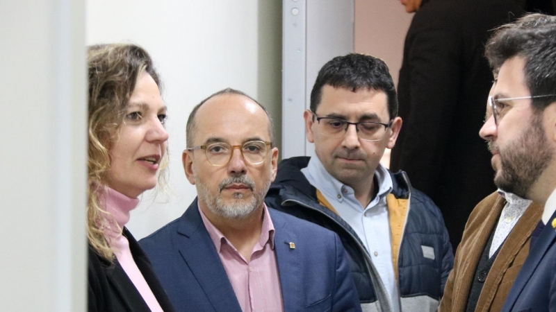 El president de la Generalitat, Pere Aragonès, i el conseller de Drets Socials, Carles Campuzano, visitant el nou equipament de la Fundació Arrels, les Llars Tere Villagrasa.