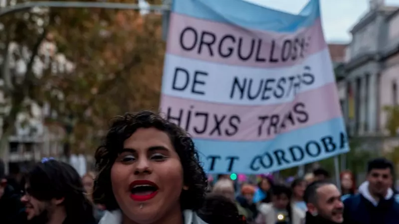Varias personas marchan en una manifestación para exigir al PSOE 'Ley Trans: derechos humanos, sin recortes, para todes', a 10 de diciembre de 2022, en Madrid.