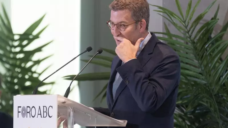El líder del Partido Popular, Alberto Núñez Feijóo, interviene durante el Foro ABC. E.P./Eduardo Parra