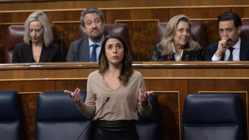 La ministra de Igualdad, Irene Montero, interviene durante una sesión plenaria, en el Congreso de los Diputados, a 21 de diciembre de 2022, en Madrid.