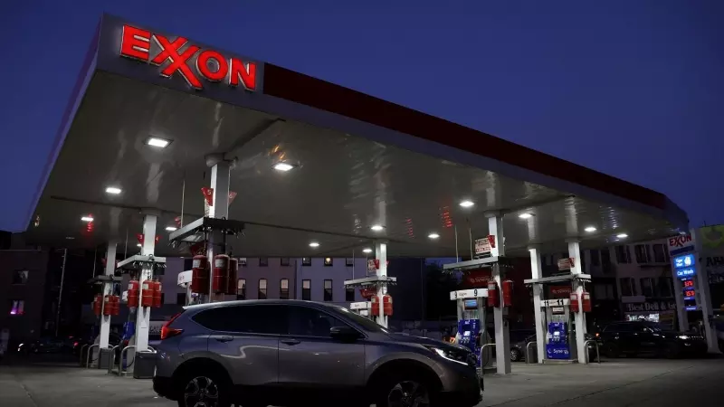 Estación de servicio de la petrolera Exxon, acusada de ocultar datos sobre la crisis climática desde los años 70.
