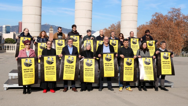 13/01/2023 - Representants de les entitats que convoquen la protesta contra la cimera hispano-francesa a Barcelona del proper dijous, 19 de gener.