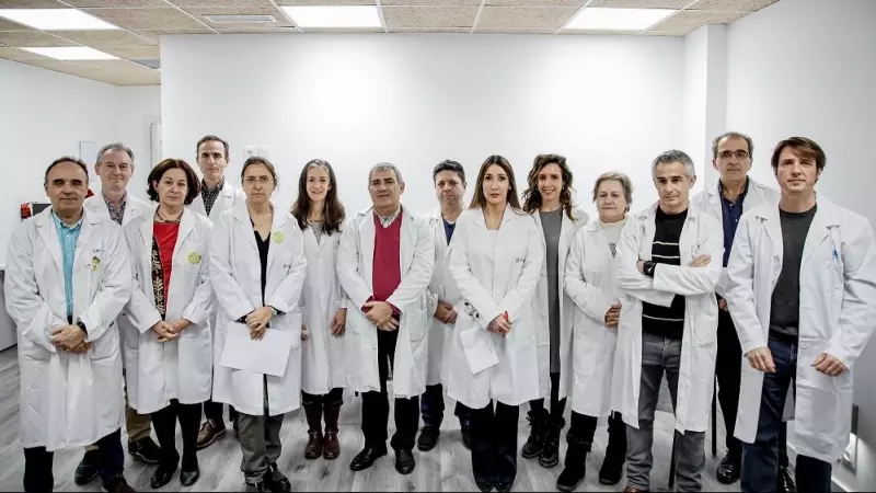Foto de familia de los asistentes a una rueda de prensa para informar de las últimas novedades en la sede de Amyts, a 17 de enero de 2023, en Madrid (España).