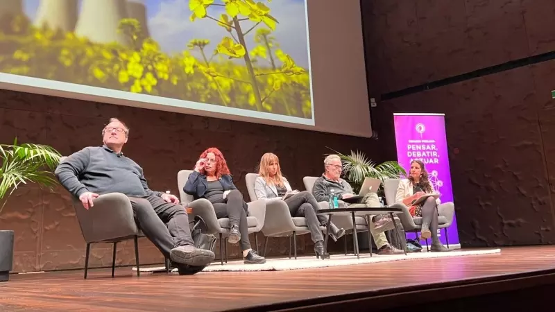 Imagen del debate sobre cómo transitar hacia un modelo energético, sostenible y justo.