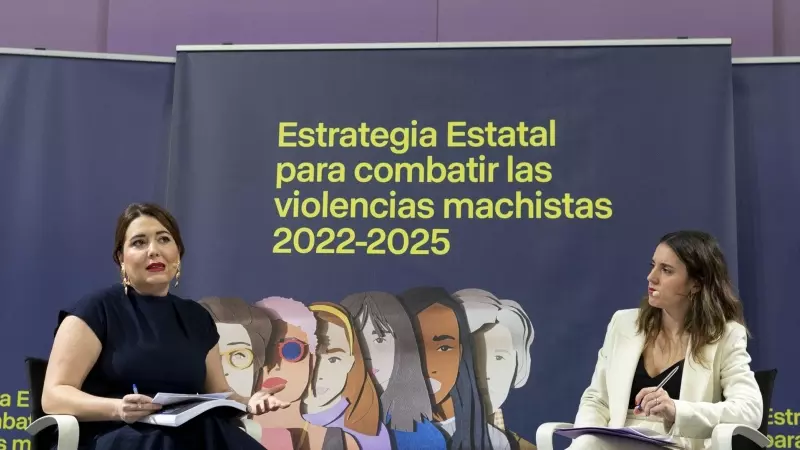 Irene Montero y Ángela Rodríguez Pam, en la presentación de la Estrategia Estatal para combatir las Violencias Machistas 2022-2025, a 17 de enero de 2023, en Madrid (España).