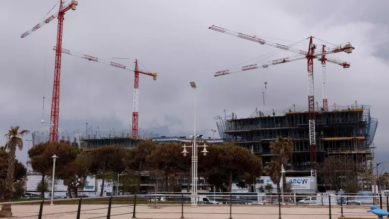 Edificio de viviendas en construcción en Málaga. REUTERS/Jon Nazca