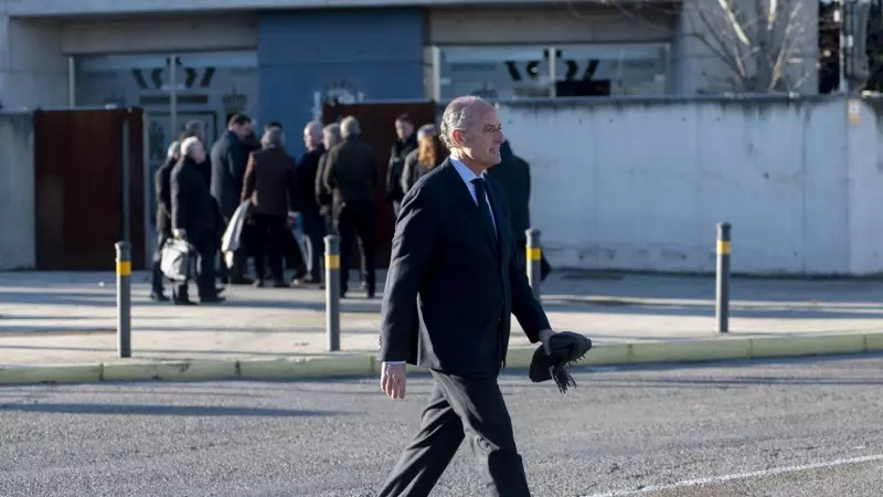 El expresidente de la Comunidad Valenciana Francisco Camps a su llegada al juicio por el contrato de Fitur a la trama 'Gürtel', en la Audiencia Nacional de San Fernando de Henares, a 23 de enero de 2023, en San Fernando de Henares