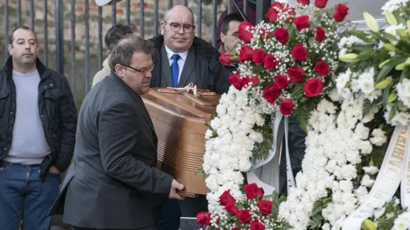 23/1/23 Imagen del entierro de la mujer asesinada en Piedrabuena (Ciudad Real) el pasado 8 de enero.