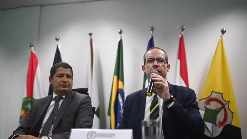 El interventor federal en la seguridad pública del Distrito Federal, Ricardo Cappelli (d), y el nuevo secretario de Seguridad del Distrito Federal, Sandro Avelar (i), en Brasilia (Brasil), a 27 de enero.