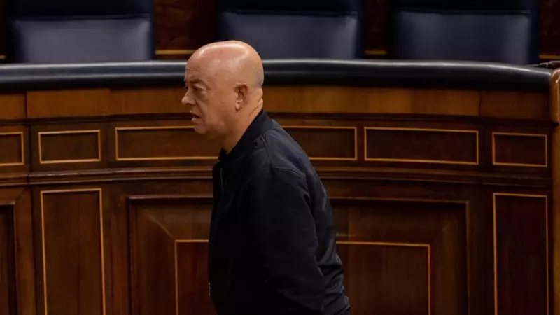 El diputado del PSOE Odón Elorza a su llegada a una sesión plenaria en el Congreso de los Diputados, a 23 de noviembre de 2022, en Madrid (España).