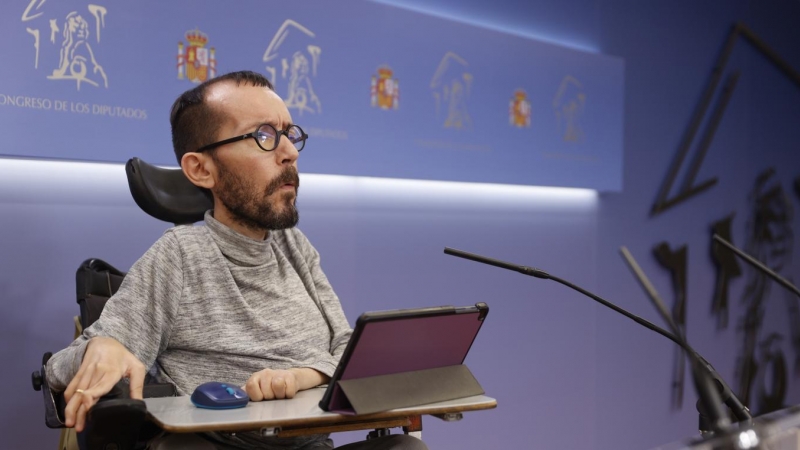 31/01/2023.- El portavoz de Unidas Podemos en el Congreso, Pablo Echenique, ofrece una rueda de prensa antes de la Junta de Portavoces que se celebra este martes en Madrid. EFE/ Mariscal
