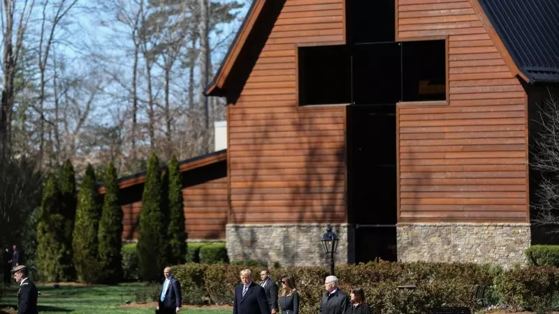 Imagen de archivo de Donald Trump durante el funeral del reverendo Billy Graham, voz histórica del evangelismo.