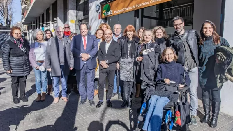 : El conseller Elena i el conseller Campuzano, junt amb el director del Servei Català de Trànsit i representants d’entitats del sector de la discapacitat