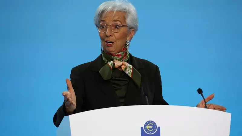 La presidenta del BCE, Christine Lagarde, durante la rueda de prensa posterior a la reunión del Consejo de Gobierno de la entidad, en la que se acordó la quinta subida tipos consecutiva, hasta el 3%. REUTERS/Kai Pfaffenbach