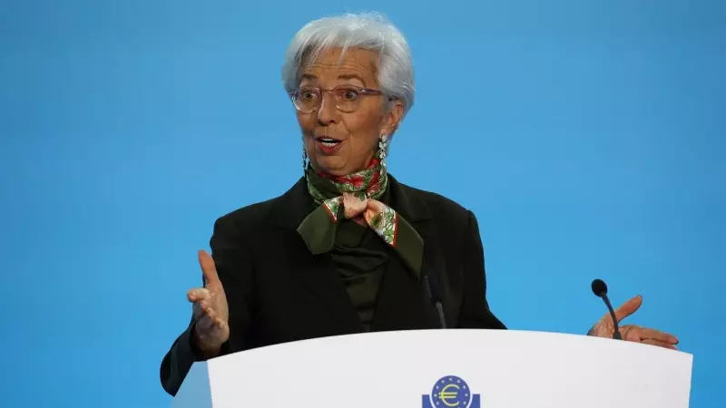 La presidenta del BCE, Christine Lagarde, durante la rueda de prensa posterior a la reunión del Consejo de Gobierno de la entidad, en la que se acordó la quinta subida tipos consecutiva, hasta el 3%. REUTERS/Kai Pfaffenbach