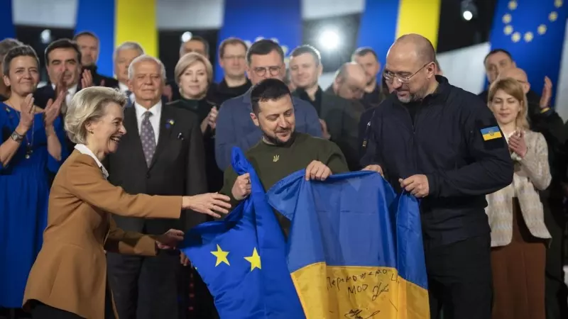 Zelensky y la presidenta de la Comisión Europea, Ursula von der Leyen, durante el Consejo de la Comisión Europea en Kiev (Ucrania), el 2 de febrero de 2023.