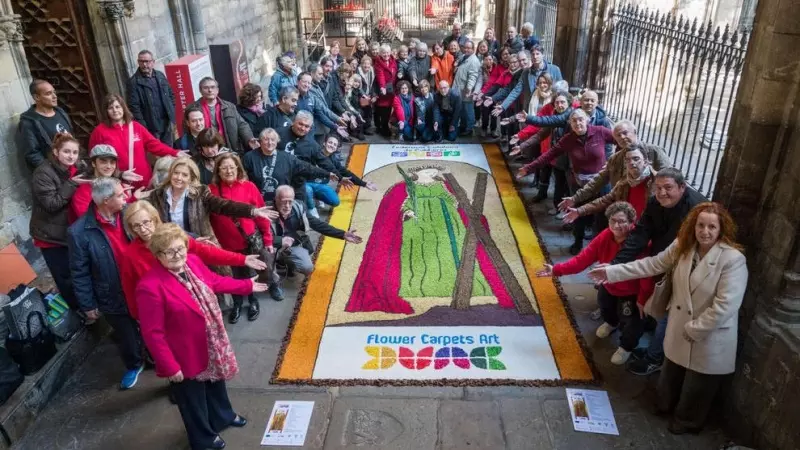 La Federació Catalana de Catifaires encapçala el projecte Flower Carpets Art i aquest dissabte van presentar-lo a la Catedral de Barcelona amb una catifa al·legòrica.