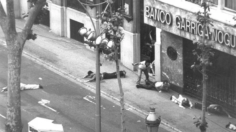 Rehenes del asalto al Banco Central de Barcelona.
