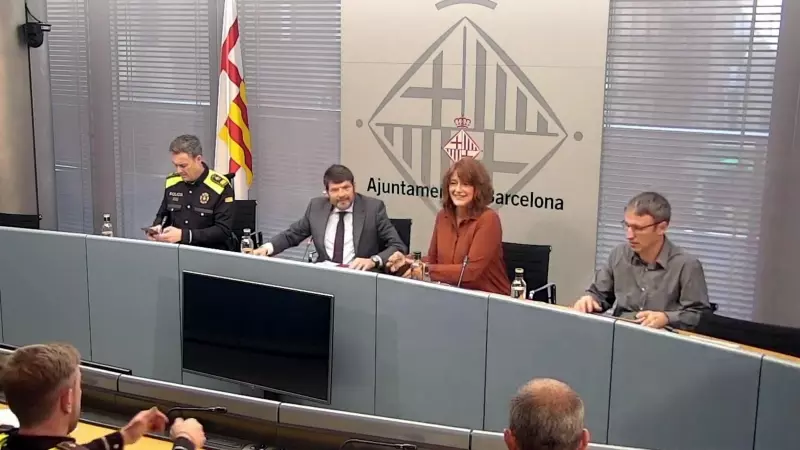 Imatge extreta de vídeo del tinent d'alcaldia de Seguretat, Albert Batlle, i la tinenta de Mobilitat, Laia Bonet, fent el balanç de sinistres de 2022