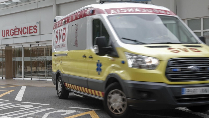 Imagen de archivo de la puerta de Urgencias del Hospital Clínico de València, donde una mujer embarazada ha acudido en busca de ayuda con un disparo de bala en la cabeza.