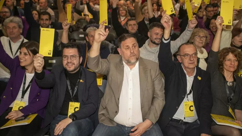 (I-D) La secretaria general adjunta de ERC y portavoz del partido, Marta Vilalta; el presidente de la Generalitat de Catalunya y coordinador nacional de ERC, Pere Aragonès; el presidente de ERC, Oriol Junqueras y el alcalde de Lleida, Miquel Pueyo, durant