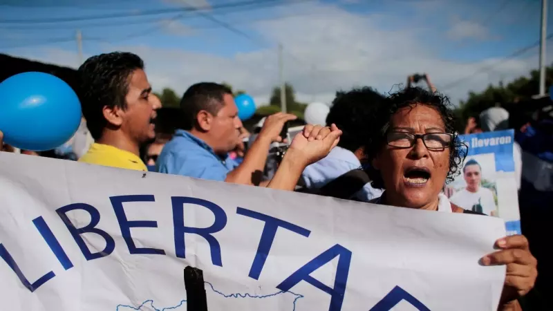 Imagen de archivo de una manifestante participa en una protesta para exigir la liberación de los presos políticos en Tipitapa, Nicaragua