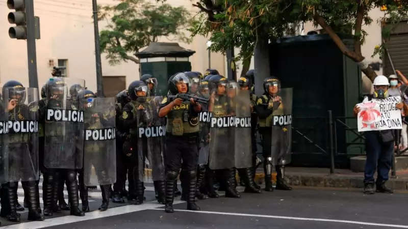 Policías peruanos