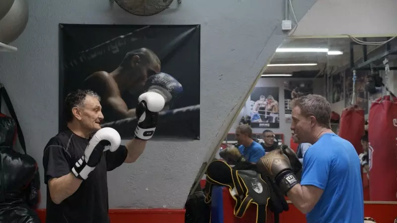 Entrenament de boxa al gimnàs del Poble-Sec.