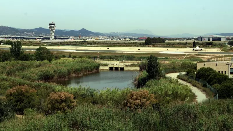 Pistes de l'aeroport del Prat vistes des del mirador de l'Illa.