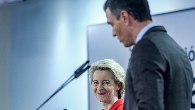 Imagen de archivo de la presidenta de la Comisión Europea, Ursula von der Leyen, junto al presidente del Gobierno, Pedro Sánchez, en marzo de 2022.