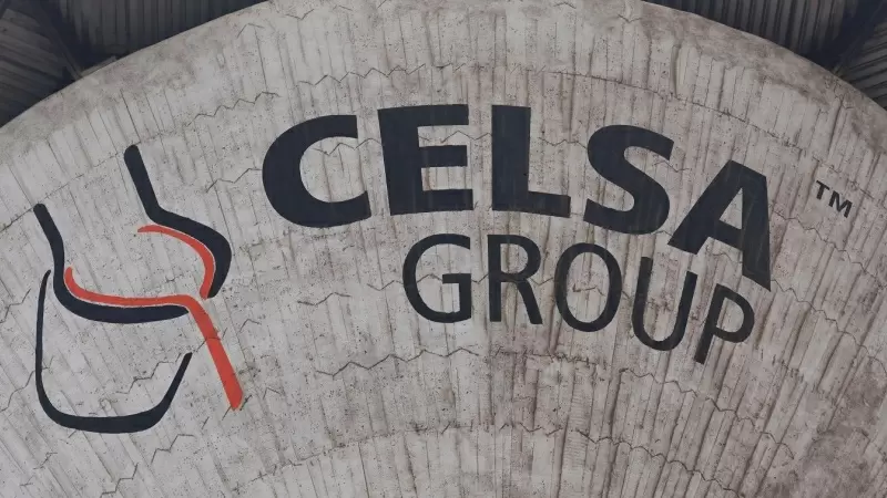 El logo del grupo Celsa en su planta de Castellbisbal, cerca de Barcelona. REUTERS/Albert Gea