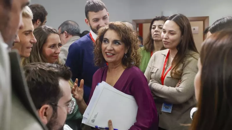 a ministra de Hacienda, María Jesús Montero atiende a los medios tras la rueda de prensa posterior a la reunión del Consejo de Ministros, este martes en Moncloa.
