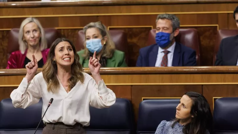 La ministra de Igualdad, Irene Montero, interviene durante una sesión de control al Gobierno, en el Congreso de los Diputados, a 22 de febrero de 2023, en Madrid.