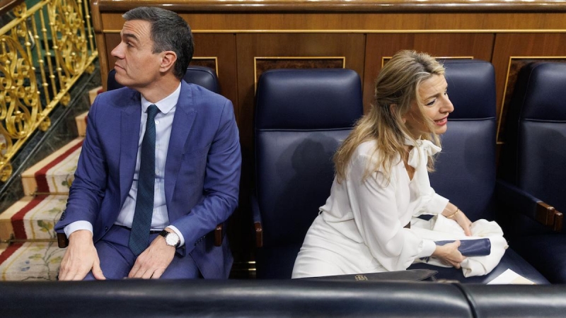 Pedro Sánchez y Yolanda Díaz, durante una sesión de control al Gobierno, en el Congreso de los Diputados, a 22 de febrero de 2023, en Madrid.