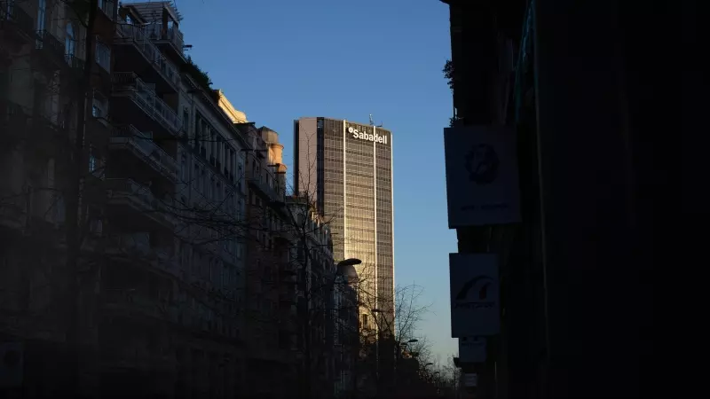 Fachada de la sede del Banco Sabadell en la Avenida Diagonal de Barcelon