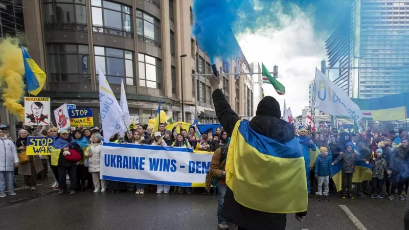 25/02/2022. Manifestantes en Bruselas salen en apoyo de Ucrania, a 25 de febrero de 2023.