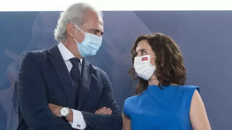 La presidenta de la Comunidad de Madrid, Isabel Díaz Ayuso, y el consejero de Sanidad de la Comunidad de Madrid, Enrique Ruiz Escudero, en la inauguración del nuevo Centro Quirúrgico del Hospital público Gregorio Marañón, a 2 de noviembre de 2022, en Madr