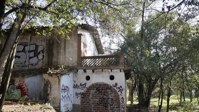 Les carreteres que separen Vallbona del barri veí, Torre Baró.