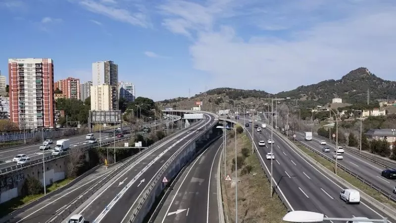 Les carreteres que separen Vallbona del barri veí, Torre Baró.