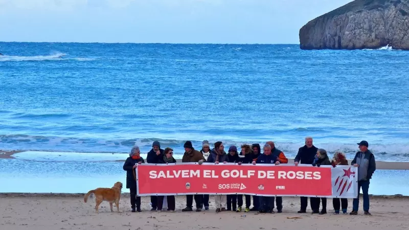 Diverses entitats ecologistes es manifesten en defensa del golf de Roses per evitar la construcció de parcs eòlics marins