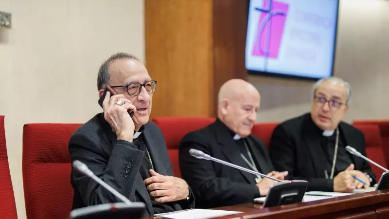 El presidente de la CEE, cardenal Juan José Omella, durante una rueda de prensa en la sede de la Conferencia Episcopal en Madrid el 28 de enero de 2023.