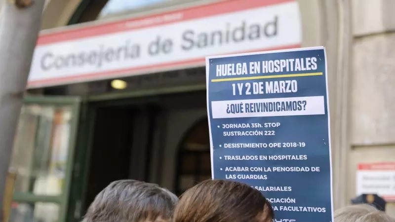 Los sanitarios de los hospitales de Madrid se unen a la huelga de Atención Primaria que empezó hace tres meses